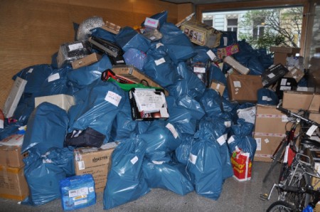 Každý dárek je označen jménem a kódem dítěte a přiřazen do pytle daného domova